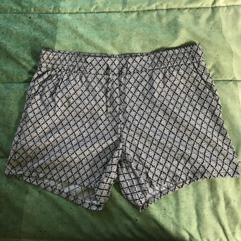 Old Navy Light Summer Draw String Elastic Waist Shorts Black and White Pattern L
